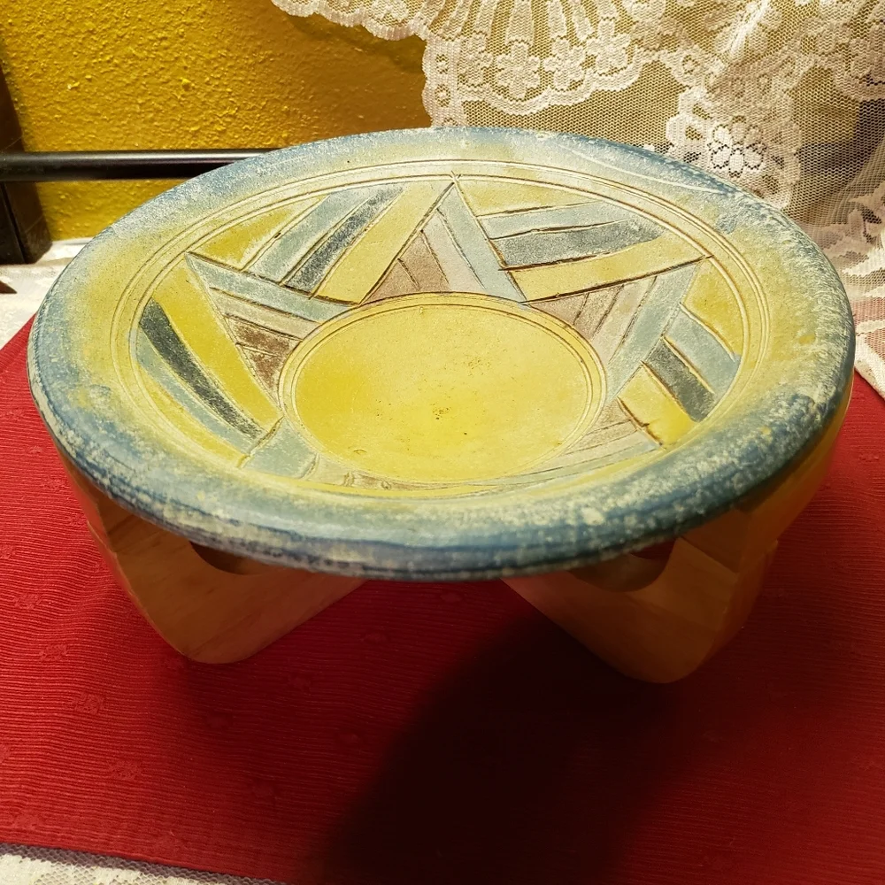 Vtg Heavy Ceramic Etched Bowl W/Wooden Stand
